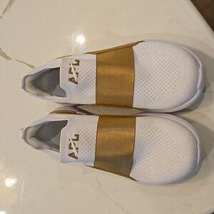 Like New APL TechLoom Bliss Sneakers. Size 7.5 US women's.